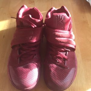 Kyrie 2’s